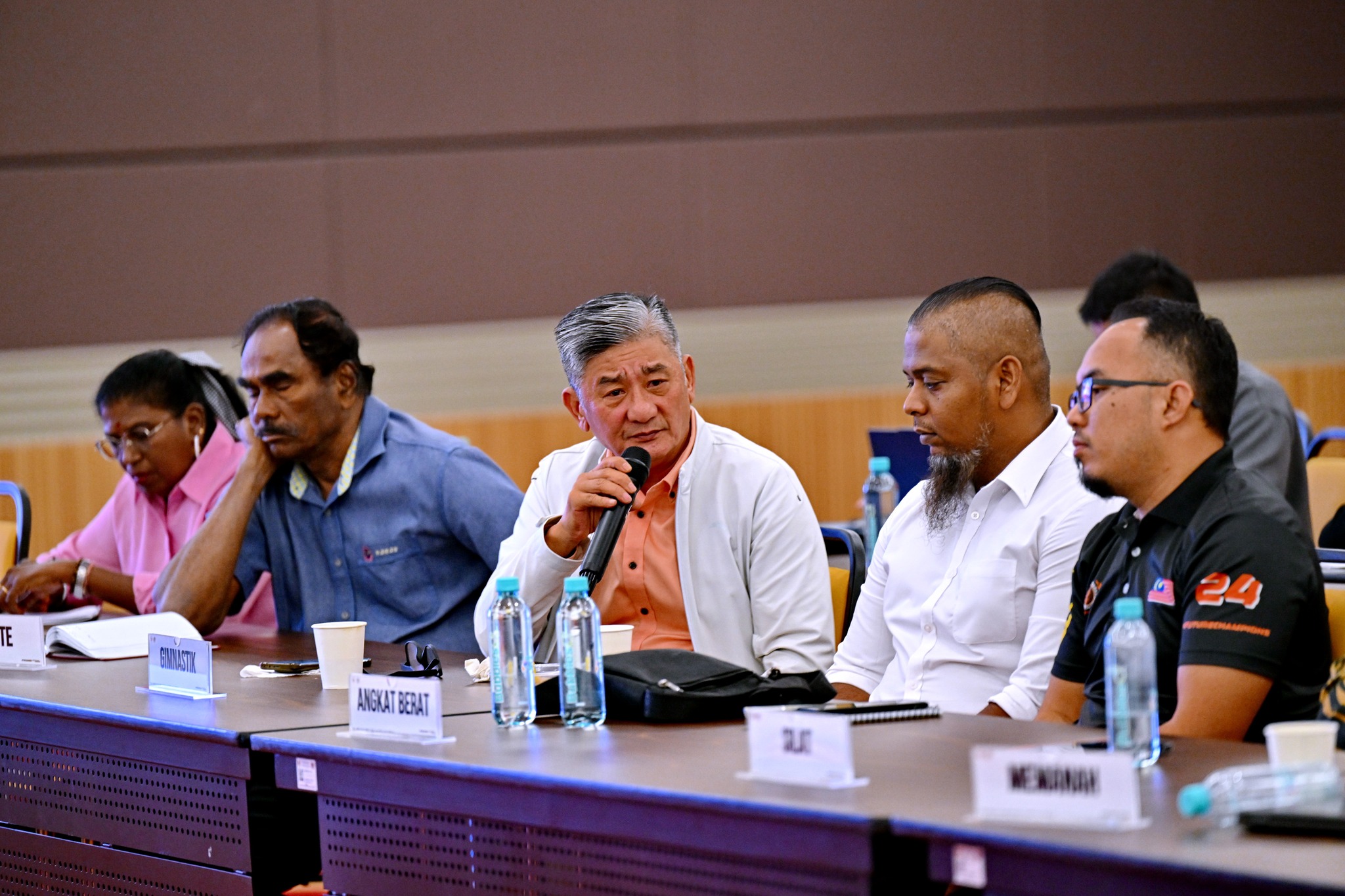 PERBINCANGAN MEJA BULAT MAJLIS SUKAN NEGARA BERSAMA KEMENTERIAN PENDIDIKAN MALAYSIA, KEMENTERIAN PENDIDIKAN TINGGI DAN PERSATUAN SUKAN KEBANGSAAN SERTA TAKLIMAT PERMOHONAN DAN SUKAN KEMENTERIAN BELIA DAN SUKAN Majlis Sukan Negara Malaysia | Majlis Sukan Negara Malaysia