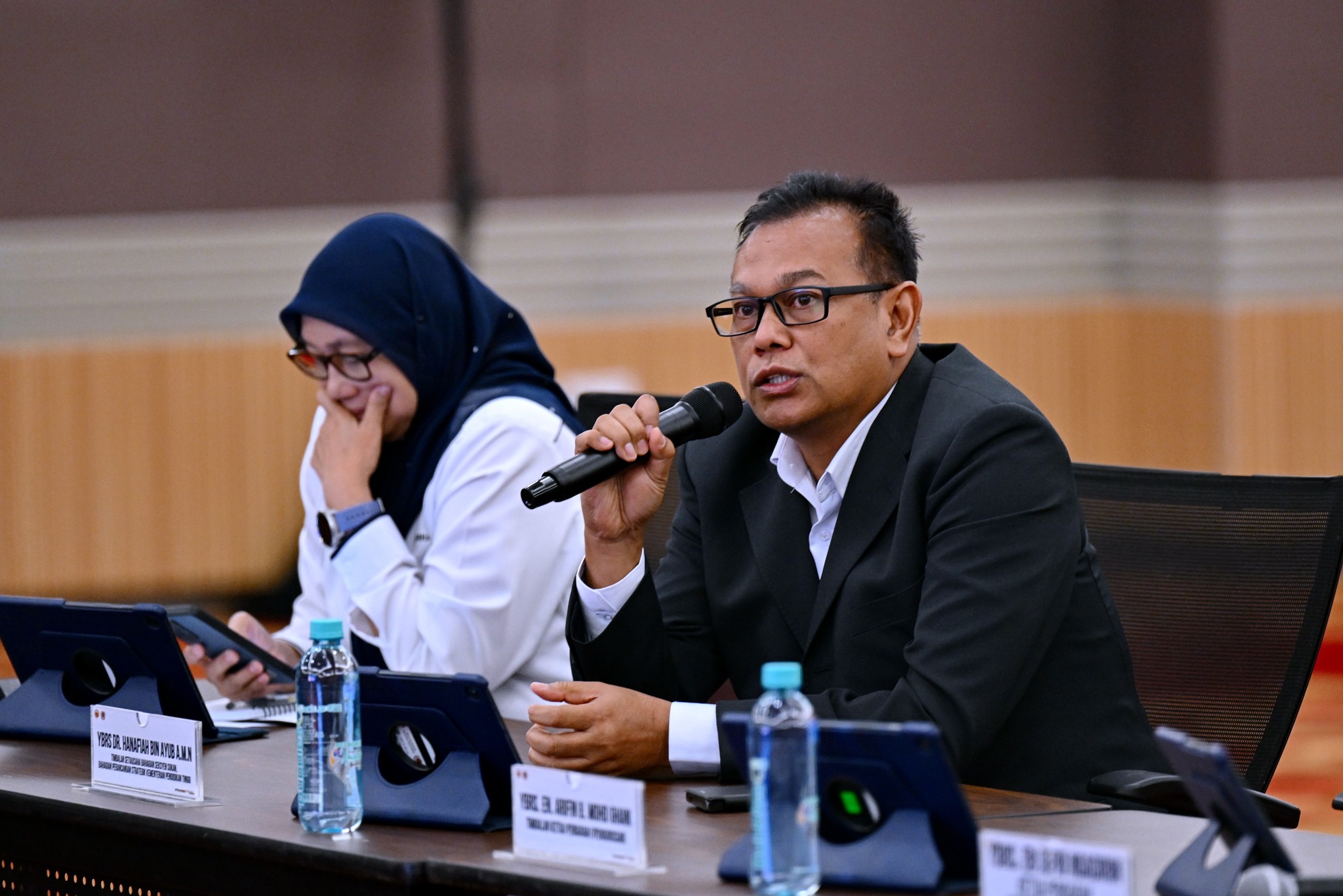 PERBINCANGAN MEJA BULAT MAJLIS SUKAN NEGARA BERSAMA KEMENTERIAN PENDIDIKAN MALAYSIA, KEMENTERIAN PENDIDIKAN TINGGI DAN PERSATUAN SUKAN KEBANGSAAN SERTA TAKLIMAT PERMOHONAN DAN SUKAN KEMENTERIAN BELIA DAN SUKAN Majlis Sukan Negara Malaysia | Majlis Sukan Negara Malaysia