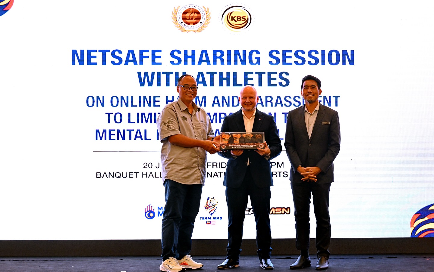SESI PERKONGSIAN NETSAFE BERSAMA ATLET MENGENAI ANCAMAN DAN GANGGUAN DALAM TALIAN TERHADAP KESIHATAN MENTAL DAN KESEJAHTERAAN ATLET Majlis Sukan Negara Malaysia | Majlis Sukan Negara Malaysia