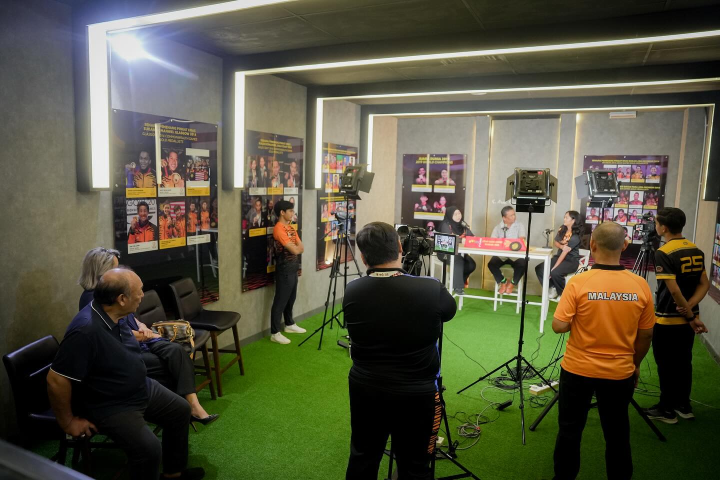 MENJUNJUNG KASIH KEBERANGKATAN YAM TENGKU SYARIF TEMENGGONG PERLIS KE MSN